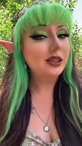#alternativegirl #gothgirl #greenhair #fyp #midsize #plussize #makeup #mua #beauty #colorfulhair #egirl #chubbyqueen #emo #emogirl #mom #MomsofTikTok #altmom #gothmom #lipsync #elderemo #lipsyncaudios 