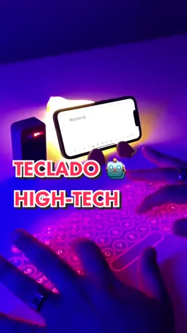 EITA 🗣️ que a gatinha aqui está no futuro com esse projetor de teclado icônico que #AcheiNaShopee 💁‍♀️ manda pra bestie 👉 