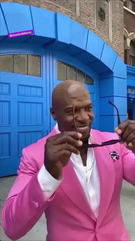#Repost @cromos  —— Es lunes y el cuerpo lo sabe 🕺 ¿Cierto, Terry Crews? 😍 El deportista y actor no teme mostrar su estilo de la fiebre rosa de Barbie 🥰💖 . . . #Repost @desdeelstereo  #Barbie #Música #Music #TerryCrews #Viernes #Friday #Cromos #RevistaCromos