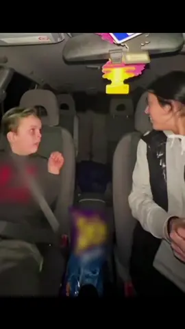poor kid is about to be forever traumatized 😭 #Ridiculousness #JumpScare #Funny #Prank #Siblings