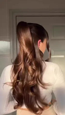 The secret to hydrated hair through summer and beyond ☀️✨ Hair Queen @Amberrosepeakehair uses our Hydrating Shampoo for luscious shine, our All in One Leave-in Conditioner to detangle, and our iconic Moroccanoil Treatment to help maintain healthy-looking and feeling hair.