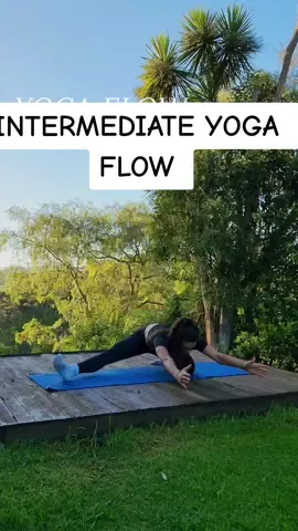 creative yoga flow 🩵 #yogaflow #yogabody #yoga #fyp 