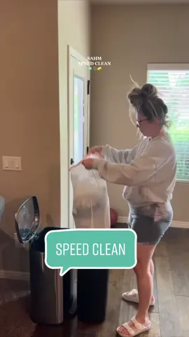 Let’s clean the kitchen! Stay tuned as I will be demonstrating in my next video how i edited this exact video! 💕🙌🏻🫧 Happy Monday!!  @Bri | Cleaning | SAHM | Vlogs   #CleanTok  #cleanwithme #cleanup #cleaninghacks #editing101 #filmingtutorial #organizedhome #cleaningtiktok 