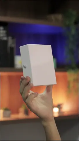 Arandela Slim 2 Focos - ST1597 A Arandela Slim 2 Focos é aquele detalhe que estava faltando para deixar a sua casa ainda mais charmosa! Produzida em vidro transparente, e alumínio nas cores preta, branca ou marrom, ela conta com dois focos luminosos que criam um efeito de luz único. Além disso, sua pintura eletrostática é super resistente e duradoura, garantindo proteção contra sol, chuva e maresia. Com design slim e discreto, a Arandela Slim 2 Focos é uma opção imperdível para transformar o seu ambiente! #iluminaçãodecorativa #arandela