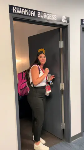 #scaringcoworkers #foryoupage #havingfunatwork #fyp #jd #ohjuandiaz #myfriend #fortiktok #anotherdayattheoffice @Kala Wofford 