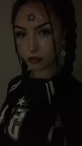 i will mever stop drawing stars on my face  #makeup #starmakeup #creativemakeup #makeupartist #coolmakeup #crazymakeup #makeuptutorial #starmakeuptutorial #stargirlmakeup #makeuptut #mua #youngmakeupartist 