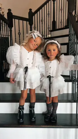 Serena & Blair in real life … don’t even ask what their real names are 😂🤫🤷🏽‍♀️