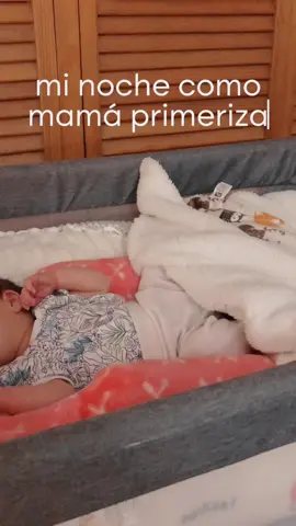 un poquito de nuestras noches💛☁️✨ #mamaprimeriza #reciennacido #bebestiktoks #maternidadreal #fypシ #vlogmaternidad 