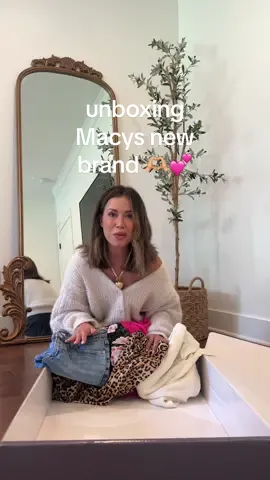 MIXING & MATCHING clothes saves me time @Macy’s just came out with their On 34th line & the clothes are affordable and SO GOOD✨ #macysstylecrew #sponsored #on34thstyle #unboxing #momlife #motherhood #unfilteredmotherhood #momoffour 