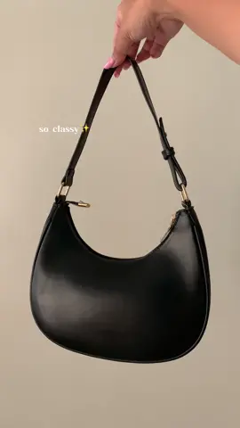 found this classy leather moon bag 🌙 #moonbag #fyp #minimalistbag #baguette #baguettebag #shoulderbag #shoulderbags #tiktokfinds #tiktokfindsph #cleangirl #leatherbag 
