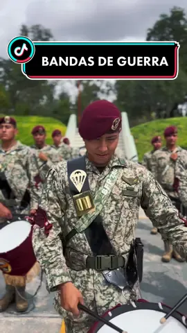 ¡#BandasDeGuerra del #EjércitoMexicano! 🇲🇽🪖🫡 Su mision, levantar la moral de las tropas, ejecutar órdenes y fomentar el respeto a los Simbolos Patrios.  #SiemprePorTiSiemprePorMéxico #unidossomoslagranfuerzademéxico  #bicentenariodelheroicocolegiomilitar  #flypシ #fly 