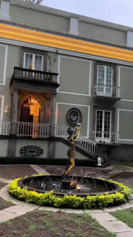 Descubre la joya oculta en el corazón de Coyoacán: ¡Mansion Papilio te espera con sus puertas abiertas para revelarte un mundo de romanticismo y encanto! ✨ Sumérgete en la magia de este rincón histórico donde cada detalle cuenta una historia y cada rincón esconde un sueño. ¿Listo para explorar y enamorarte de este oasis?  #mansionpapilio #coyoacan #cdmx #wheretostayinmexico #cdmxhotelboutique #fridakahlo #wheretostayinmexico 