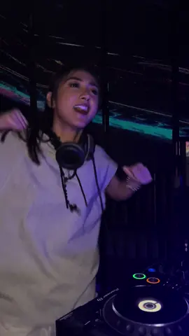 Paling seneng kalau beats nya Hits remix nya udah kaya gini pasti langsung semangat🙈🙈 #tiktokdjremix  #djgemoypalinghits  #djusajoget  #djtrendingtiktok 