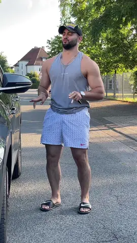 Tag your best friend 🫶🏽 #dance #tanz #trend #car #man #fyp #foryou 