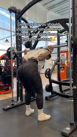 Just saying 🤫 #GymTok #gymmotivation #gymgirl 