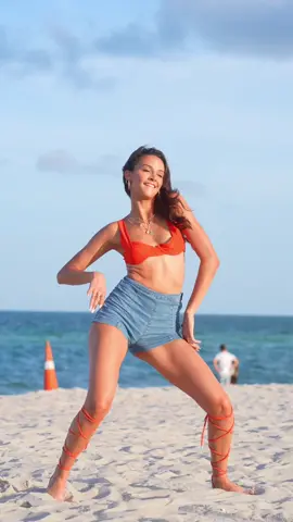 had to hit the latina anthem in miami beach 😌🌴🇨🇺 #foryou #heels 