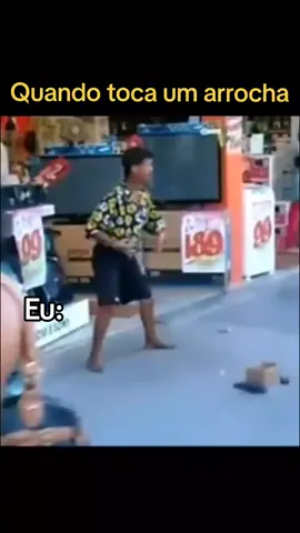 Quando toca um arrocha#meme #humor #arrocha #doisfugitivos #simonemendes 