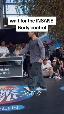 Volt🔥 with sick Body control⚡at Red Bull Dance your Style Qualifier in Berlin 🇩🇪 #redbull #redbulldanceyourstyle #showyourfreestyle #freestylebattle #show #tiktok #trending #allstyle #dance #vibe #popping #animation #hiphop #foryou #hiphopculture #dancer #strutting 
