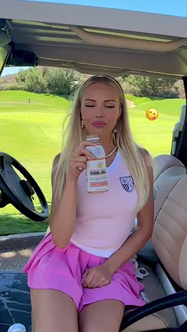 beautiful day on the course staying hydrated with @Seoul Juice 🍐🥰