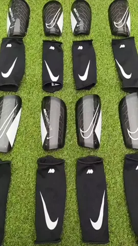 CANILLERAS + SUJETADORES NIKE MERCURIAL LITE 💯 ORIGINAL TALLAS S/ M/ L ENVIOS A TODO EL PERÚ....Las canilleras Nike Mercurial Lite brindan una amortiguación cómoda al golpe y una cubierta duradera con una manga ligera que la mantiene en su lugar. Cuentan con un ajuste de perfil bajo específico para la pierna izquierda y derecha, y espuma perforada para una mayor transpirabilidad. #delpierodeport #FUTBOL #chocolateros #Nike  #mercurial 