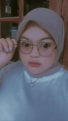 Semakin dewasa jadi malas berurusan sama orang yang terlalu banyak drama🎭, tetap terlihat tenang tapi aslinya ba nyak banget yang di fikirin, takut ngecewain orang tapi diri sendiri sering di kecewain🙃#gabut #trend #fyp #fypdongggggggg #berandafyp #flks🔥 