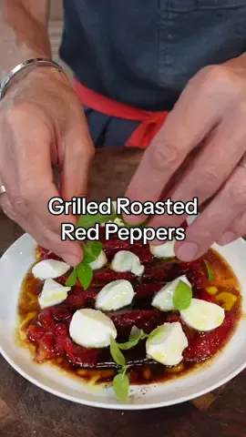 Fresh Grilled Roasted Red Peppers for the Win 🙌🏻 So Good! #grilling #roastedpeppers #foodies  #cookingwithshereen 