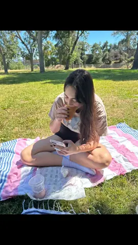 Nom: MATHOUX Prenom:lily  Âge:23 ans  Taille:177,48 cm Habitant : seule  dans un appartement  Etat: célibataire sans enfant  Hobbies: voyages, rencontres,le dîner, la plage etc...  Nationalité: franco-italienne  Sn👻p: lilymathoux Suis une élégante demoiselle 🥰🤩