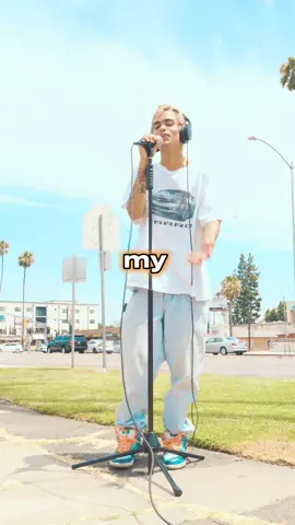 Send this to a friend that needs new music 🥹🫣 #rnbvibe #streetperformer #vocal 