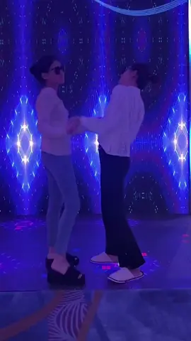 Nghe bài hát yêu thích và bước những bước thú vị nhất#party #gaixinh #ktv #choi #nhachaymoingay #vinahouseremix #choi #foryou #xuhuong 