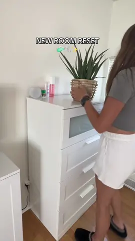 a small room reset 🧼🫧✨ laundry + wiping down surfaces #roomreset #cleanroom #cleaningtiktok #satisfying #cleanwithme #laundry #newroom  i still have some more things to put in my room too 