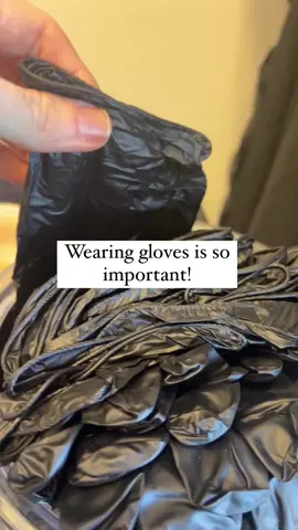Why are disposable gloves so important to your longevity as a hairstylist? Occupational hand eczema is real and can put a end to your career or make color applications painful. It’s a habit that I try so hard to do but sometimes forget. They also help grip on color brushes. I use to use reusable gloves but I learned that disposable is more sanitary for our hands. We sweat in our gloves and if you use them over and over you’ll create irritation.  @productclub disposable gloves are my go to. I also like black cause it looks cleaner.  . . . #productclub #productclubcoloraccessories #productclubpro #haircolor #haircolorspecialist #haircolorist #haircoloreducation #hairtutorial #fypage #ittakesapro #licensedtocreate #behindthechair #beautylaunchpad @Product Club 