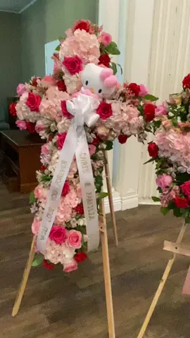 Hello kitty funeral arrangements!!!  #loveflowers #memories #Love #amoreterno #hellokitty #hellokittyfuneral 