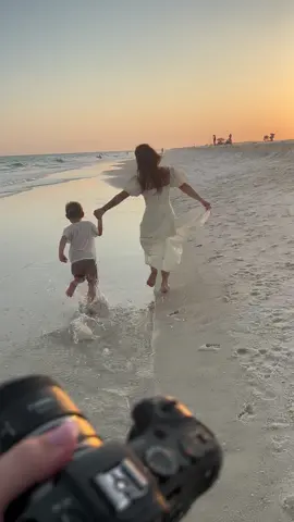 Mom + son 🥹 #beach #photograhy #alabamaphotographer #floridaphotographer #readytotravel #beachphotoshoot #mom #momandson 