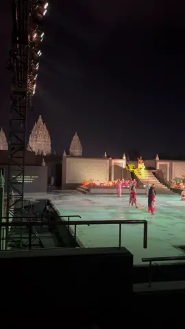 Sendratari Ramayana Ballet Prambanan ✨ Seru banget pertunjukan seninya, view nya juga candi prambanan di malam hari yang cakep banget. Aku pesen tiketnya di traveloka ya, ada beberapa pilihan list kelas untuk kursi dan harganya.  #fyp #fypシ #prambanan #candiprambanan🇮🇩 #ramayanaballet #sendratariramayana #eventdijogja #eventjogja #explorejogja #explorejogjakarta #yogyakarta #jogja 