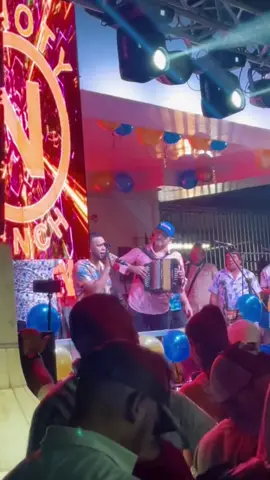 Alejandro TORRES y Jhonathan Chávez☑️ -Estás en mi mente y en mi pensamiento... #tipicopanameño #tipicoviral #musicatipicapanameña #tipicoenvivo #tipicopanama #eltractor #recuerdos  @Alejandro Torres @JHONATHAN CHÁVEZ OFICIAL @NENITO VARGAS 