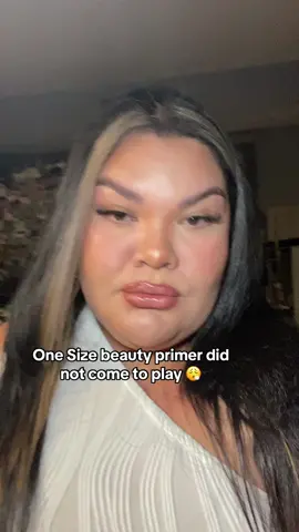 I loveeee this primer 🫶🏻! #fyp #onesizebeauty 