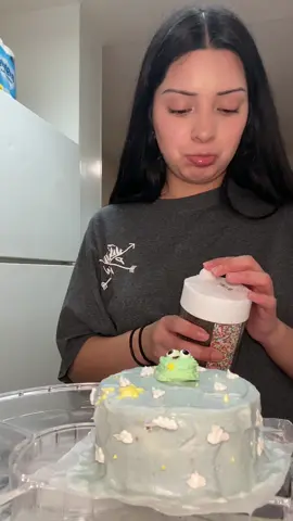 Bento cake FAIL 😂💔😭 any tips for icing cakes?? I think mt kitchen was too hot 😩 #bakersoftiktok #beginnerbaker #newbie #tips #bakingtips #bentocake #fail 