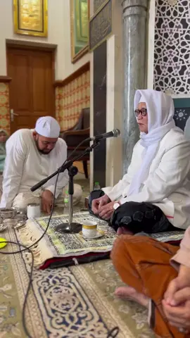 Di zaman ini yg mempunyai ilmu ada banyak,tetapi yg mempunyai barokah tinggal sedikit.KH Anwar Manshur @PondokLirboyo  #habibsyechassegaf #pondokpesantren #lirboyo #pondoklirboyo #syehermania #ahbaabulmusthofa #fyp 