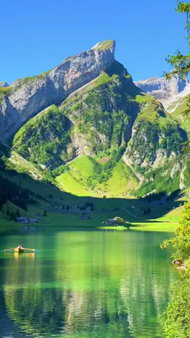 📍Seealpsee🇨🇭#swissroads #switzerlandnature #roadtrip #switzerland #seealpsee #appenzell #verliebtindieschweiz #swissbeautiful #sisiswiss 