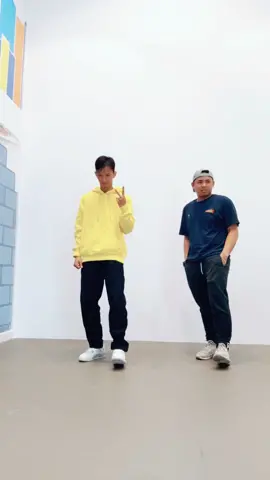TikTok Dance Challenge this time.... together with my Bestfriend @JASMIR  What's next? see you on my next video guys  peace ✌️ #CoachAndy #Dance #Trend #DanceChallenge #Neyo #becauseofyou 