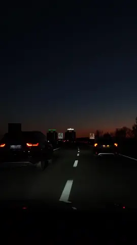 seguitemi su Instagram Streetboy.03 #tramonto #torino #macchina #landescapephotography #landescapes #lanscape #videography #videocapture #viralpost #viralvideos #viral #chillvibes #chilling #chill #chillvideos #night #turin 