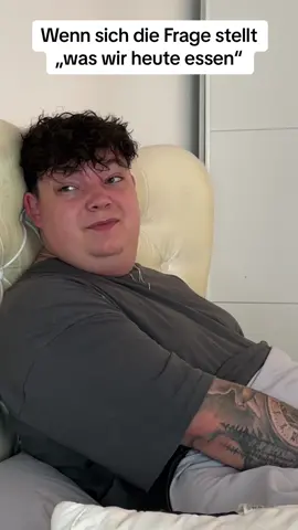 Die frage die immer das größte Problem am tag darstellt 😂 #comedy #freundin #couple #essen 