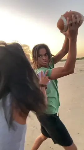 the cut off😭 #fypシ #foryou #funny #trynottolaughtiktoktv #youladiesalright #footballtiktok #beachvibes #backtoschool #funnyvideos #xyzbca 