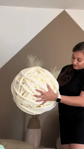 A big yarn ball into beautifull bag 🧶👜 #onekooka #tubularyarn #jumboyarn #crochetbag #viralbag #tiktokbag 