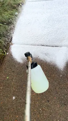 Pre-treating concrete with a bleach mix #pressurewashing #powerwashing #concretecleaning #ocd #asmr #satisfying #sidehustle #SmallBusiness #grind #foamcannon 