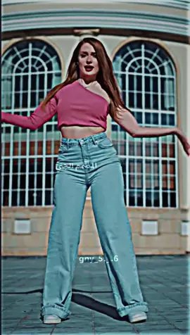 كومي كومي ركصي😅💃💚@Polina Dubkova @Kristi Krime 💛 @じゅんなJUNNA♊️👯 #مشاهير_تيك_توك #المصمم_الجني 