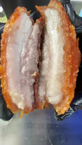 Algo caliente❤️🔥🐷.                              #CapCut #porkbelly #chicharron #vzla #crunchyporks #therealporkbelly #viral #fyp #comida #venezuela🇻🇪 #tiktok #FoodLover #frito #realporkbelly #cerdo #chicharrones #capcut #crunchypork 