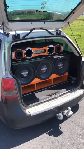 De quando tinha 3 auto falantes nela ainda🔊✅ . . . . . . . . . . . . . #somautomotivobrasil #sc #estilosoundsc #somautomotivopaixão🚘❤👊 #megafunksc #megafunkbrasil #somautomotivo_no12 #festa #automotivo #fy #sul #megafunk #grave #rachadesombrazil #rachadesomautomotivo #som #qualidadeeperfeiçao 