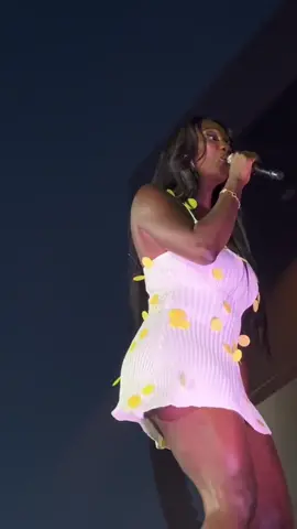 La vidéo la plus visionnée de Aya Nakamura sur TikTok, sinon à part son style, elle chante bien. #ayanakamura #hotshorts #viral #france #fyp #foryou #foryoupage 