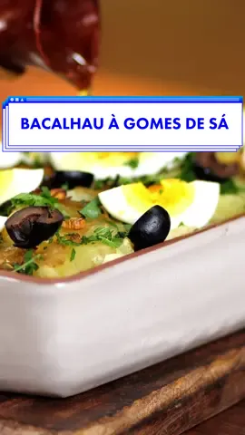 Bacalhau à Gomes de Sá é a receita de bacalhau que todos conhecem. Lista de Ingredientes:  - 500 gr de Batatas - 5 cebolas médias laminadas - 3 dentes de alho picados  - 400 gr de bacalhau ( 2 postas aproximadamente) - 5 ovos  - Azeitonas pretas  - Azeite  - Louro  - Salsa  - Sal e Pimenta  1. Descascar, laminar e cozer as batatas com um pouco de sal  2. Laminar as cebolas e refogar em azeite com o alho laminado e o louro  3. Colcoar o bacalhau em água a ferver e desligar o bico do fogão esperando 10 min. com a panela tapada 4. Num tabuleiro dispor as batatas, a cebolada e o bacalhau em lascas e levar ao forno 10min a 200°c 5. Finalizar com ovos cozidos a 7 min., salsa picada, azeitonas pretas e um fio de azeite de de boa qualidade  #bacalhau #bacalhauagomesdesa #bacalhau👌 #receitasdebacalhau #culinaria #receitas #culinariaportuguesa🇵🇹 #cozinhar #terapianofogo #terapianofogo🔥 #receitasportuguesas #receitasfaceis #receitasrapida #
